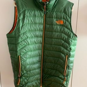 North face, men’s puffer vest- size M